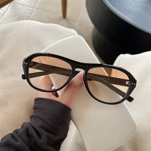 แว่นกันแดดทรงสี่เหลี่ยมเต็มกรอบ คุณภาพสูง UV400 ปี 2025 ดีไซน์หรูหรา สวมใส่สบายสำหรับผู้หญิง - Product Image 1