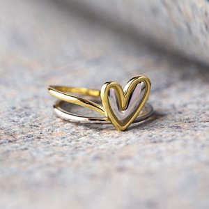 Elegante Anello a Cuore Bicolore con Design Minimalista e Bordo Dorato, Gioiello da Donna alla Moda per Uso Quotidiano, Regalo Chic - Product Image 6