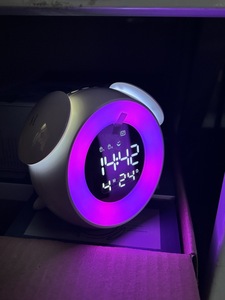 Despertador Inteligente Moderno con Luz de Amanecer Digital y Función de Repetición para Mesita de Noche - Product Image 6