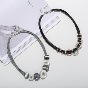 Collana robusta <span class=keywords><strong>di</strong></span> dichiarazione del Choker <span class=keywords><strong>di</strong></span> cristallo <span class=keywords><strong>di</strong></span> fascino della lega rotonda curva dei gioielli degli accessori della <span class=keywords><strong>donna</strong></span> - Product Image 3