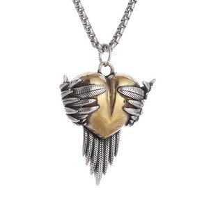 Collar con colgante de alas de ángel en forma de corazón con manos plateadas y dije de corazón dorado para regalo de pareja, joyería de moda. - Product Image 5