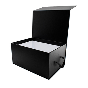 Boîte cadeau magnétique noire de haute qualité personnalisée avec poignée, carton et design grand format, gaufrage et laminage mat, doublure en éponge - Product Image 3
