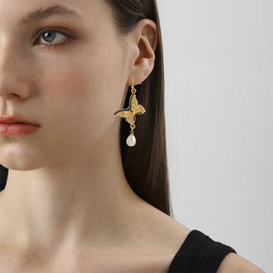 Encantadores pendientes <span class=keywords><strong>de</strong></span> gota <span class=keywords><strong>de</strong></span> mariposa chapados en plata <span class=keywords><strong>de</strong></span> aleación delicada, pendientes casuales diarios <span class=keywords><strong>de</strong></span> perlas <span class=keywords><strong>de</strong></span> cristal azul para mujeres jóvenes - Product Image 6