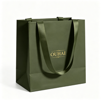 Sac en papier avec poignée en ruban de satin et logo imprimé en feuille d'or pour emballage de bijoux (bracelets, boucles d'oreilles, colliers) pour marques de détail