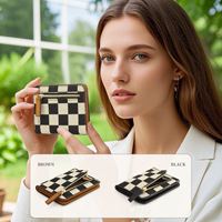 Dompet Pendek Wanita Unisex Kulit PU Fashion Terbaru Tahan Air, Tempat Kartu Mini, Dompet Koin, Penutup Kancing, Lapisan Poliester, Rantai