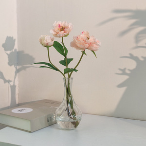 Bouquet de pivoines artificielles en soie, fleurs à trois têtes, vase en verre, décoration moderne pour la maison, accessoire de mariage - Product Image 1