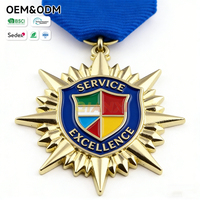 Médaille Héritage Personnalisée avec Ancre en Relief, Finition Argent Vieilli, Détails Gravés sur Parchemin, et Ruban