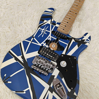 Guitare professionnelle bleue et rouge avec corps en tilleul rayé, manche en érable, touche en palissandre, micros H, et tremolo double verrouillable