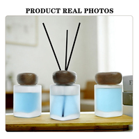Botol Reed Diffuser Silinder Grosir 100ml 200ml Kaca Mewah Ramah Lingkungan dengan Tutup Kayu, Pilihan Ukiran & Hot Stamping
