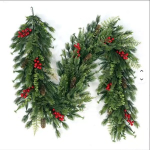 Guirlandes et couronnes de Noël en rotin synthétique pour la décoration de la maison pendant les fêtes - Product Image 1