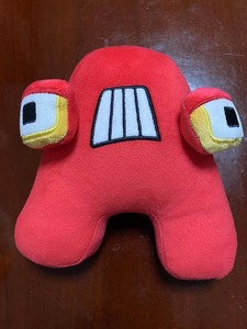Juguetes de peluche personalizables con 26 letras del alfabeto, nuevos muñecos de peluche súper suaves con relleno de algodón PP y forro de malla, técnicas de lavado para mayor comodidad. - Product Image 3