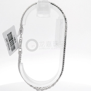 Cordón de Muñeca Robusto de Platino Pt950 Blanco con Triple Cierre y Eslabones Desplazados para Unisex, Joyería de Muñeca de Platino Resistente para Exteriores - Product Image 4