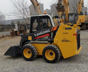 Cargador de Dirección Deslizante 365B de Alta Eficiencia con Operación de Enganche Rápido Hidráulico para Proyectos de Construcción, Jardinería y Municipales - Product Image 4