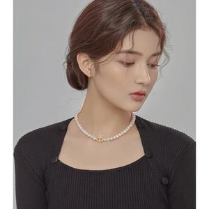 Collar de Moda Versátil para Mujer, Estilo Lujoso y Ligero, con Perlas de Agua Dulce, Diseño Elegante y Sencillo para Uso Diario - Product Image 3