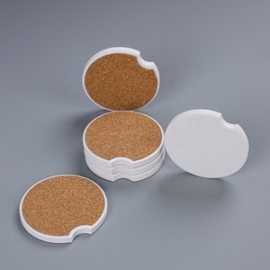 Alas Gelas Keramik Putih Bulat Kontemporer 2 Pcs dengan Alas Gabus Penyerap dan Permukaan Kosong untuk Minuman di Meja - Product Image 2