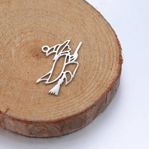 Colgante <span class=keywords><strong>de</strong></span> Bruja Estética en Escoba <span class=keywords><strong>de</strong></span> Acero Inoxidable, Disco <span class=keywords><strong>de</strong></span> Brujería Cortado con Láser para Joyería Gótica DIY <span class=keywords><strong>de</strong></span> Halloween - Product Image 2