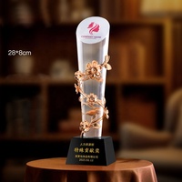 Trophée en cristal pour compétition sportive, nouveau design créatif, en forme de vigne fleurie en métal (or, argent, cuivre) avec cristal de verre pour jeune fille