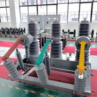 Disjoncteur à vide QIHANG triphasé ZW32-40.5 40.5KV pour montage sur poteau extérieur, réenclencheur automatique 25kA 31.5kA, 50Hz, pour distribution aérienne