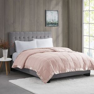 Manta de cama alternativa ligera DB con ribete elegante de satén - Product Image 1