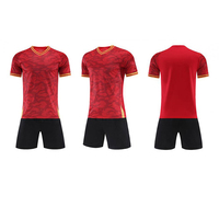 Vernünftige Preise Maßgeschneiderte Logo-Fußballbekleidung Set Uniformen Design Herren Fußballtrikot Schnelltrocknende Polyester Fußballtrikots Set