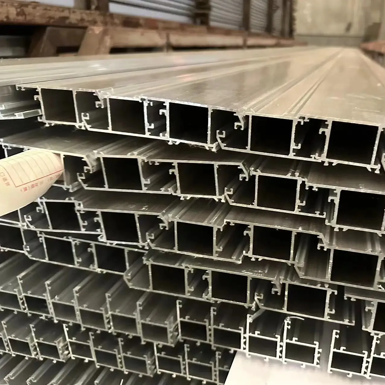 Fenstertüren per files de aluminio China Lieferanten von Aluminium profilen