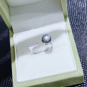 Bague ouverte classique avec perle baroque blanche naturelle de Tahiti, bijou de mode assorti - Product Image 1