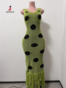 D8177-Primavera 2026 Abbigliamento Donna Elegante e Trendy <span class=keywords><strong>Abito</strong></span> Lungo Verde a Pois Traforato Senza Maniche in Maglia <span class=keywords><strong>con</strong></span> <span class=keywords><strong>Frange</strong></span> - Product Image 3