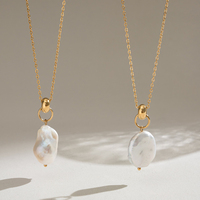 Conjunto de Cinco Collares con Colgante de Perla Opalescente para Mujer, Tono Dorado, Joyería Elegante y Brillante, Regalo para Estilo Nocturno