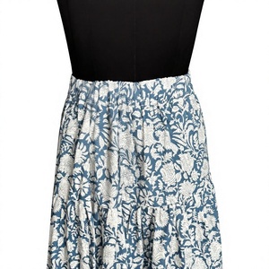 Jupe longue à imprimé botanique bleu, jupe à volants florale indigo, jupe longue à imprimé jardin bleu, jupe longue en coton à volants à imprimé floral bleu - Product Image 1
