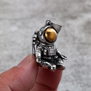 Colgante de astronauta en 3D, dije de dibujos animados de acero inoxidable para regalo de joyería de moda - Product Image 4