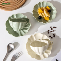 200ml Design nordique blanc vert en forme de fleur de luxe en céramique après-midi Simple couleur unie thé lait tasse à café et soucoupe ensemble