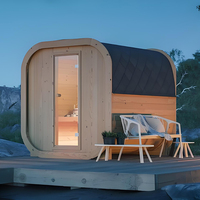 Sauna Exterior Tradicional de Madera Maciza de Hemlock/Cedro Rojo para 2 Personas con Panel de Control Computarizado y Ventanas de Travesaño
