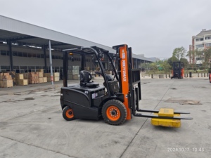 Carretilla Elevadora Retráctil de 4 Ruedas y 2500 kg de Alta Calidad, Precio de Fábrica en China - Product Image 2