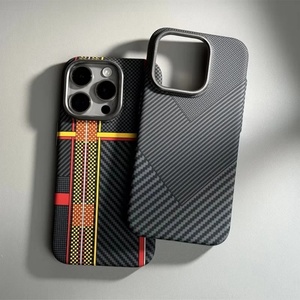 Funda Magnética para Teléfono con Textura de Fibra de Carbono de Alta Gama y Patrón Diagonal para iPhone 16 15 14 13 Pro Max - Product Image 1