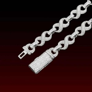 Cadena Cubana de Diamantes Moissanite de Primera Calidad para Mujeres y Hombres, Piedra de Alto Brillo y Chapado en Oro de Lujo, Disponible para la Venta - Product Image 5