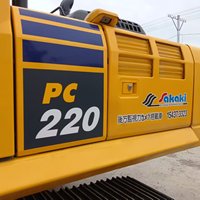 Excavatrice Komatsu PC220 d'occasion entièrement contrôlée, poids en ordre de marche de 22 tonnes, godet de 0,9 m, châssis renforcé pour terrains accidentés et humides