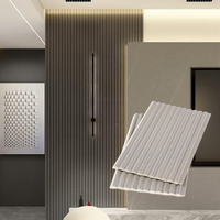 Panneaux de plafond décoratifs en bois 3D imperméables en WPC PVC pour la décoration intérieure d'hôtels et d'appartements