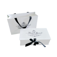 Set Regalo Personalizzato Eco-Friendly con Scatola Rigida e Borsa Abbinata, Nastro in Raso, Design Elegante, Chiusura Magnetica, Quattro Colori