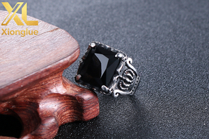 แหวนสแตนเลสสตีลทรงพังก์ประดับพลอยทับทิมสำหรับผู้ชาย - Product Image 4