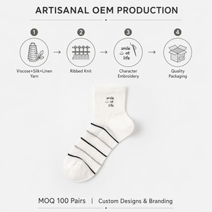 Chaussettes pour femmes <span class=keywords><strong>en</strong></span> soie et chanvre personnalisées OEM avec visage souriant noir et blanc - Product Image 5