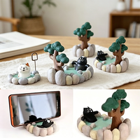 Großhandel Kawaii Tier-Fee-Liebe Pyramiden-Handyständer aus Harz, Onsen-Katze Desktop-Zubehör, Heimtisch-Dekoration, Geschenke