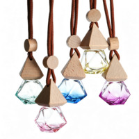 Parfum de voiture personnalisé avec diffuseur d'arômes. Huiles essentielles végétales naturelles. Désodorisant automobile longue durée