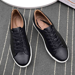 Chaussures décontractées en cuir véritable souple pour hommes, noires et blanches, style skate et tennis. - Product Image 3