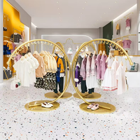 Présentoir Métallique Rond 3/4 Créatif pour Boutique, Porte-Vêtements Rond Idéal, Support d'Exposition Élégant pour Vêtements