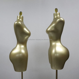 Mannequin femme Guangzhou en fibre de verre, taille M L, finition or mat, avec hanches et poitrine généreuses, demi-corps, pour vitrine - Product Image 5