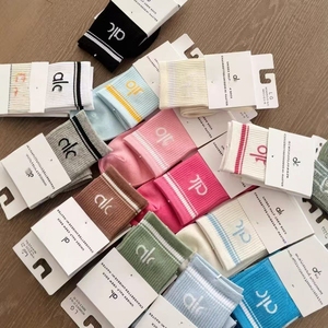 Calcetines Deportivos AL Yoga de Nuevo Diseño, Absorbentes de Sudor y Transpirables, de Caña Media y Alta, para Hombre y Mujer, en Varios Colores - Product Image 4