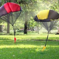 Nouveau design d'extérieur pour enfants jeu de lancer à la main soldat en plastique homme mini parachutiste jouet de parachute volant pour enfants