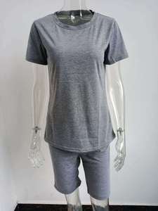 Completo Estivo da Donna Personalizzabile con Logo, Due Pezzi Sopra il Ginocchio, Traspirante e ad Asciugatura Rapida in Poliestere/Cotone: <span class=keywords><strong>T</strong></span>-<span class=keywords><strong>Shirt</strong></span> e Pantaloncini da Ciclista - Product Image 4