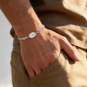 Pulsera de Acero Inoxidable 316L con Medallón Ovalado de Cruz para Hombre y Mujer, Cadena de Eslabones Texturizados con Diseño Religioso, Joyería Impermeable - Product Image 3