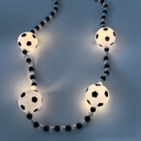 Collier de perles de ballon de football lumineuses LED en gros - ABS Mardi Gras Ramadan Cadeaux de fête de remise de diplôme pour les fans de sport